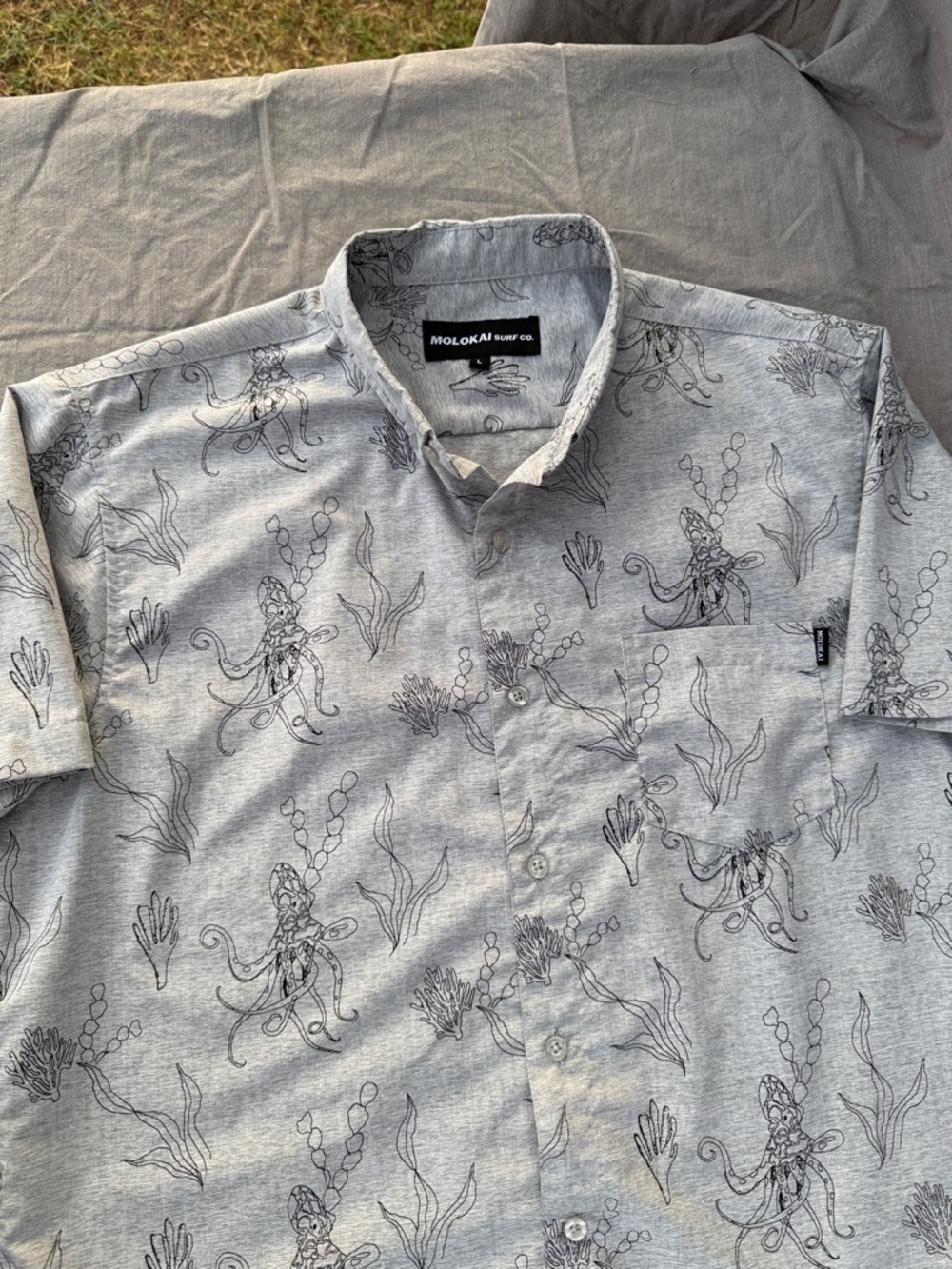 Men’s Light Gray Molokai surf co Octopus Print Button-Up Shirt